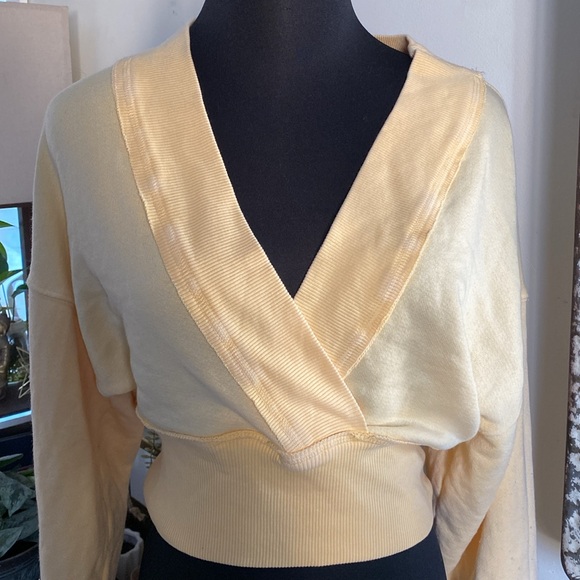 Yellow Wrap Crop Sweater Free People - Picture 3 of 6